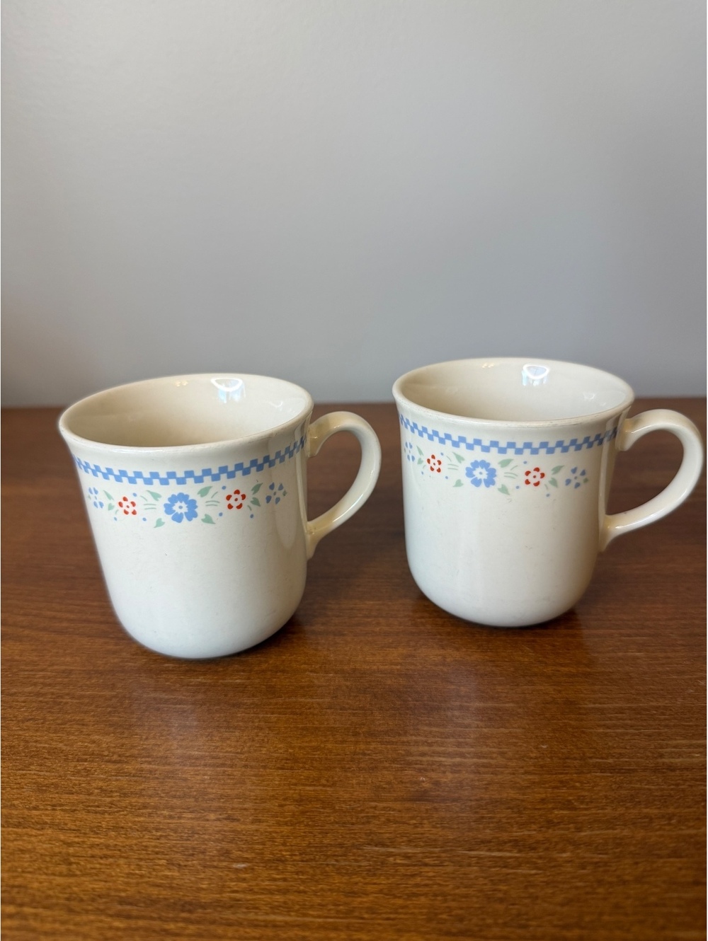 Corelle/Corning Needlepoint mugs set of 2